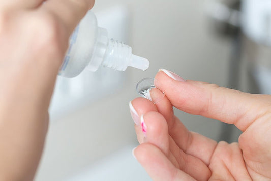 how long can contact lenses stay in solution