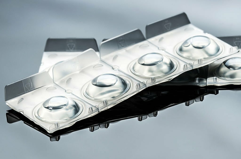 what are contact lens made of