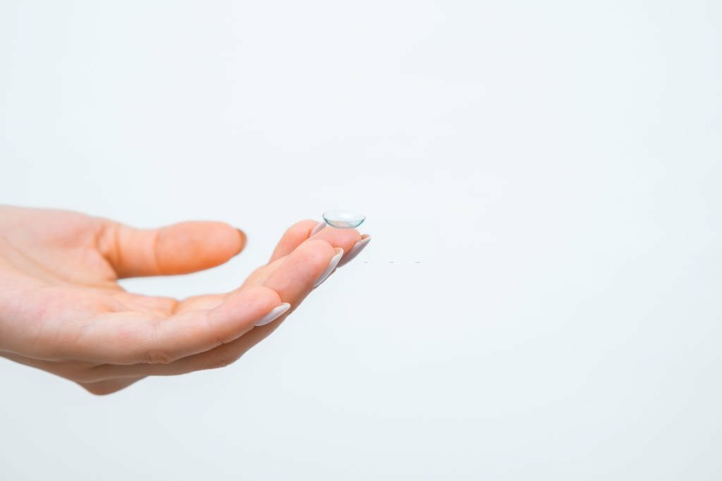 how to put in toric contact lenses 