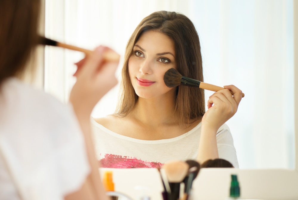 Beauty and Makeup Tips for Women Who Wear Contact Lenses