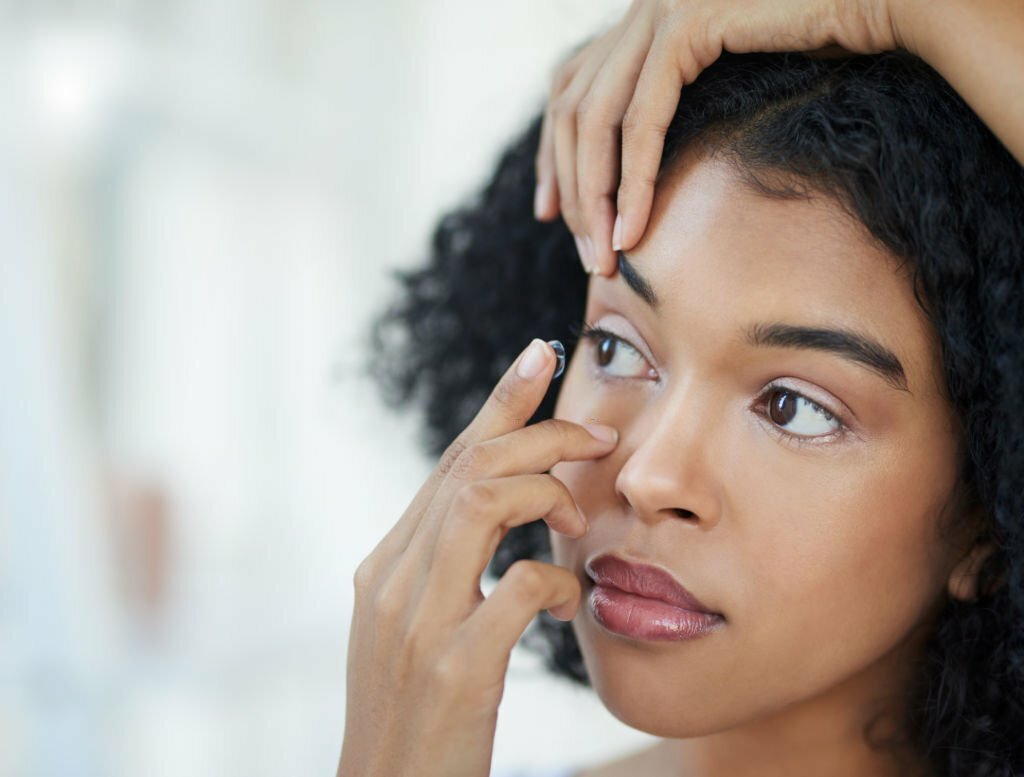 Makeup or Contact Lenses First: Unveil the Answer! – Fresh Lens ...